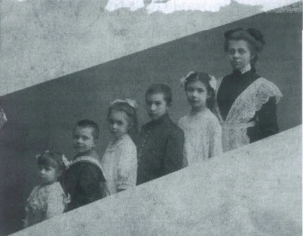 Portrait des membres la famille d'Anne Nenarokoff-Van Burek.